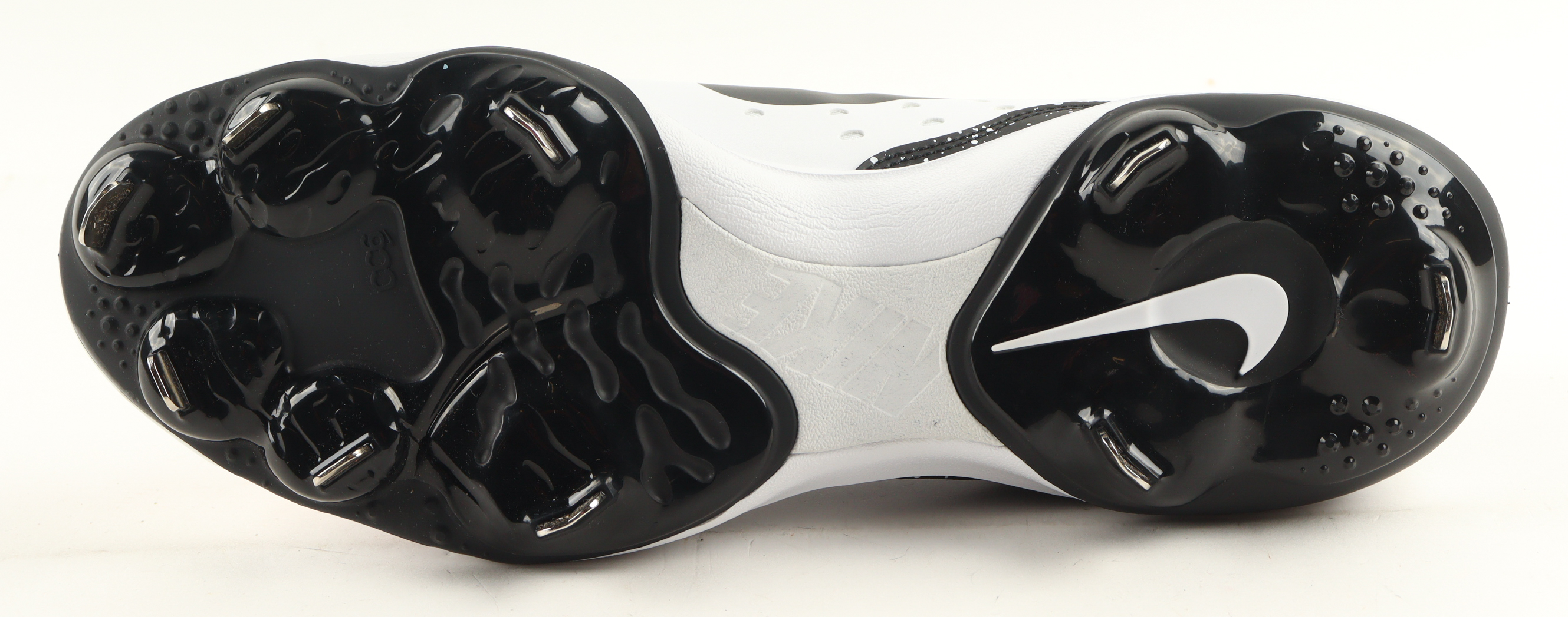 Johnny Bench Signed Nike Cleat (Beckett) at PristineAuction.com Johnny Bench Signed Nike Cleat (Beckett) at PristineAuction.com