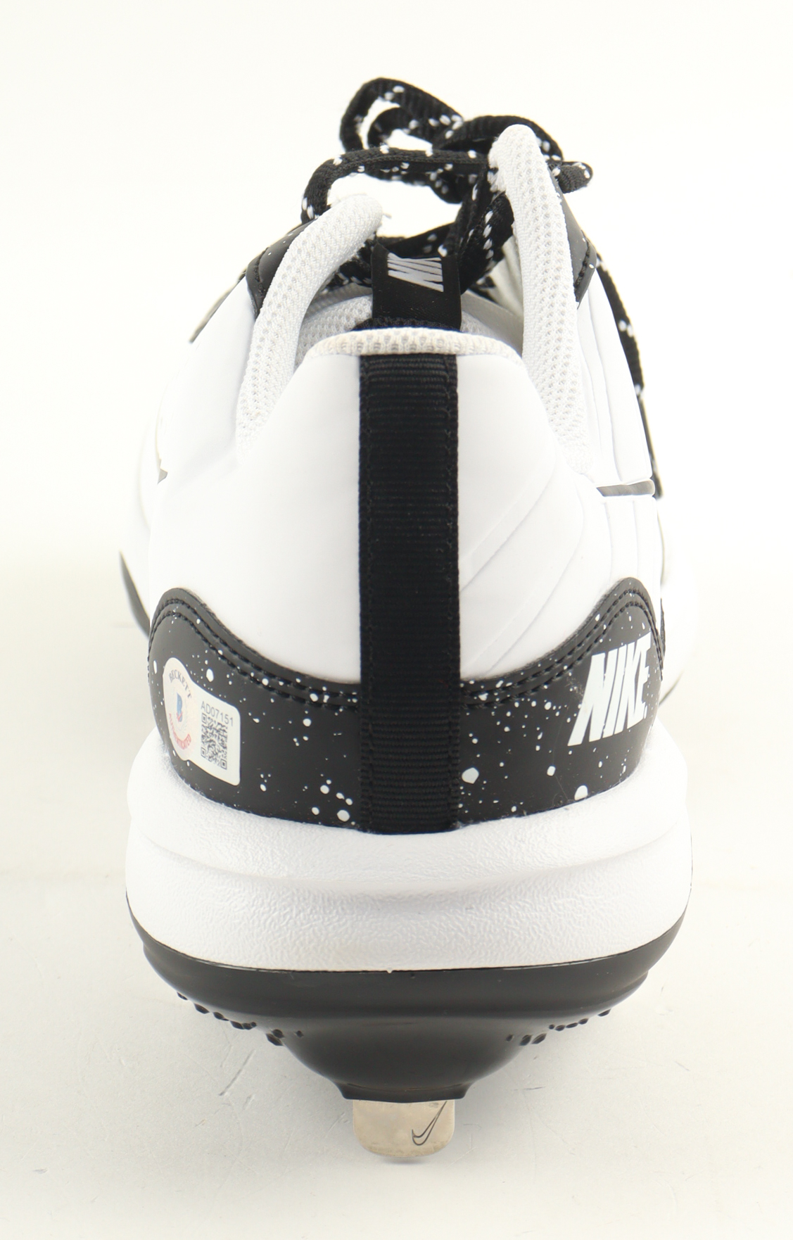 Johnny Bench Signed Nike Cleat (Beckett) at PristineAuction.com Johnny Bench Signed Nike Cleat (Beckett) at PristineAuction.com