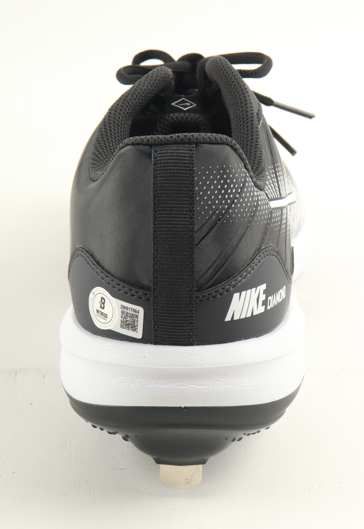 Frank Thomas Signed Nike Cleat (Beckett) at PristineAuction.com Frank Thomas Signed Nike Cleat (Beckett) at PristineAuction.com