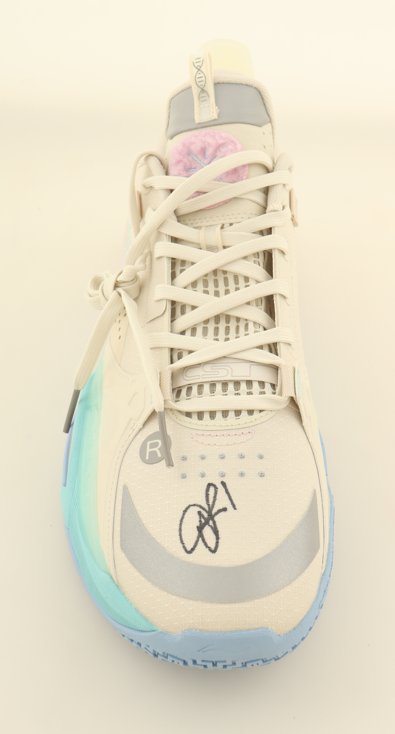 D'Angelo Russell Signed Li-Ning Way of Wade Basketball Shoe (Beckett) at PristineAuction.com D'Angelo Russell Signed Li-Ning Way of Wade Basketball Shoe (Beckett) at PristineAuction.com