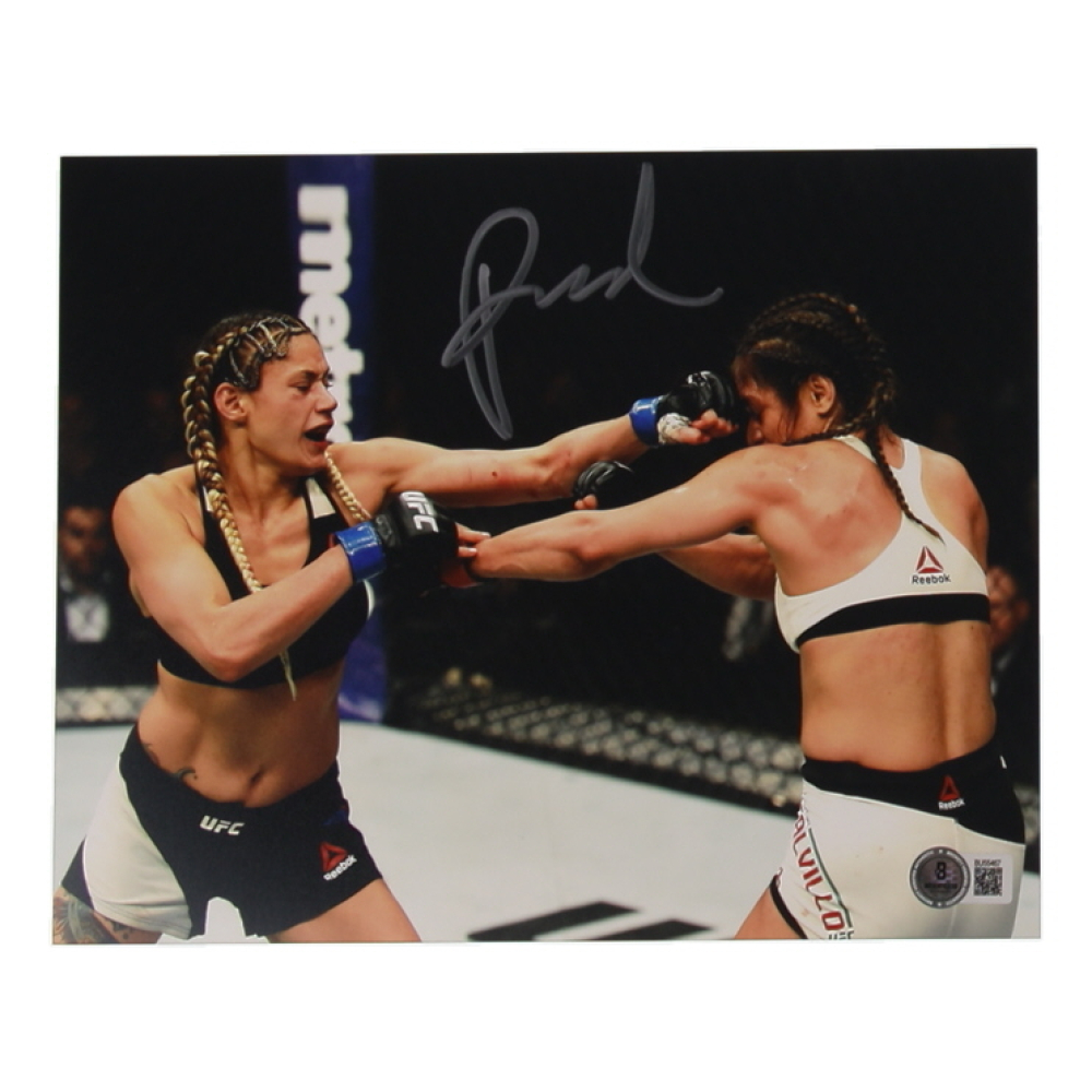 Pearl Gonzalez Signed UFC 8x10 Photo (Beckett) at PristineAuction.com