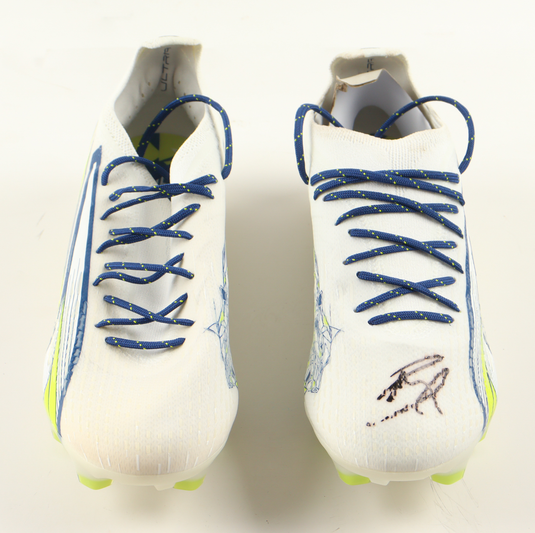 Christian Pulisic Signed Pair of Puma Soccer Cleats (JSA) at PristineAuction.com Christian Pulisic Signed Pair of Puma Soccer Cleats (JSA) at PristineAuction.com