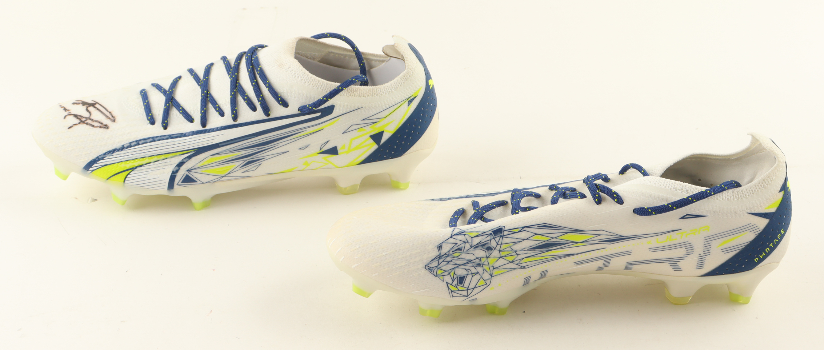 Christian Pulisic Signed Pair of Puma Soccer Cleats (JSA) at PristineAuction.com Christian Pulisic Signed Pair of Puma Soccer Cleats (JSA) at PristineAuction.com