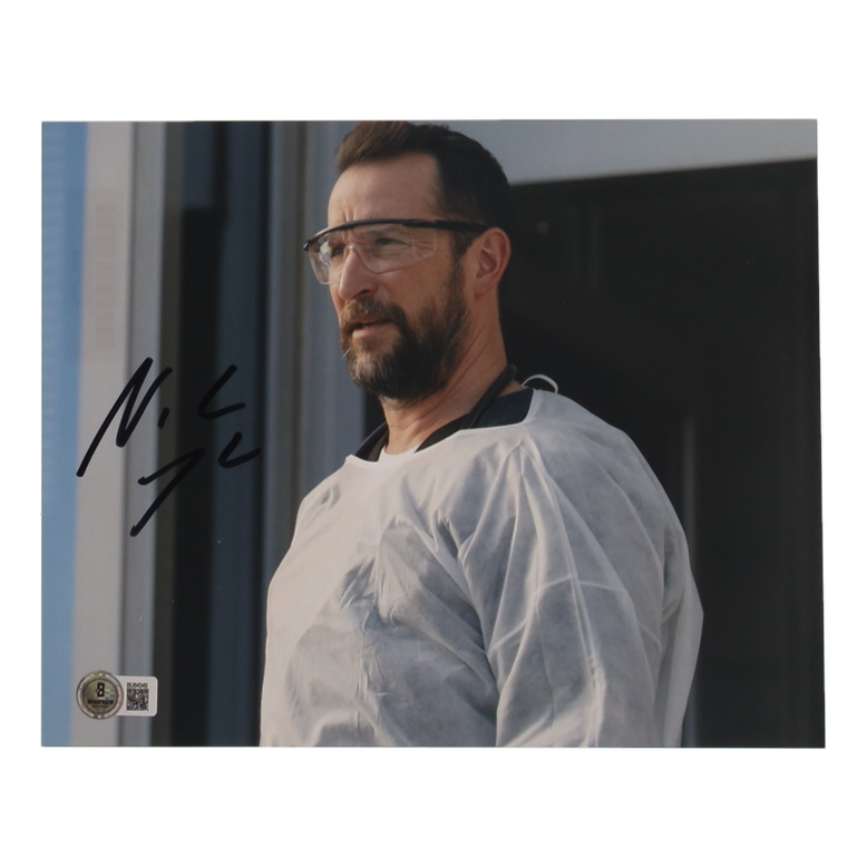 Noah Wyle Signed "The Pitt" 8x10 Photo (Beckett) at PristineAuction.com Noah Wyle Signed "The Pitt" 8x10 Photo (Beckett) at PristineAuction.com