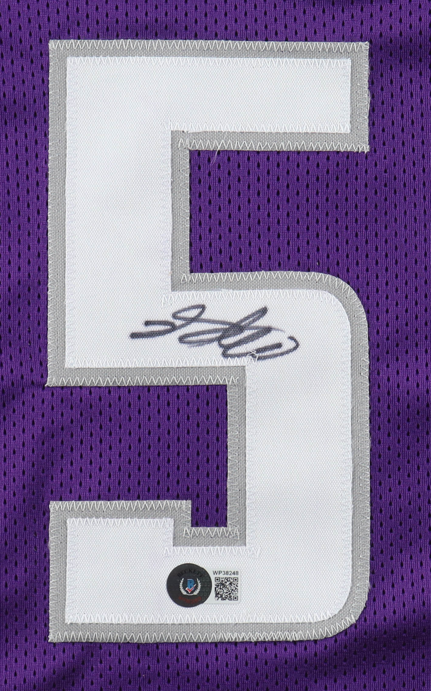 De'Aaron Fox Signed Jersey (Beckett) at PristineAuction.com De'Aaron Fox Signed Jersey (Beckett) at PristineAuction.com