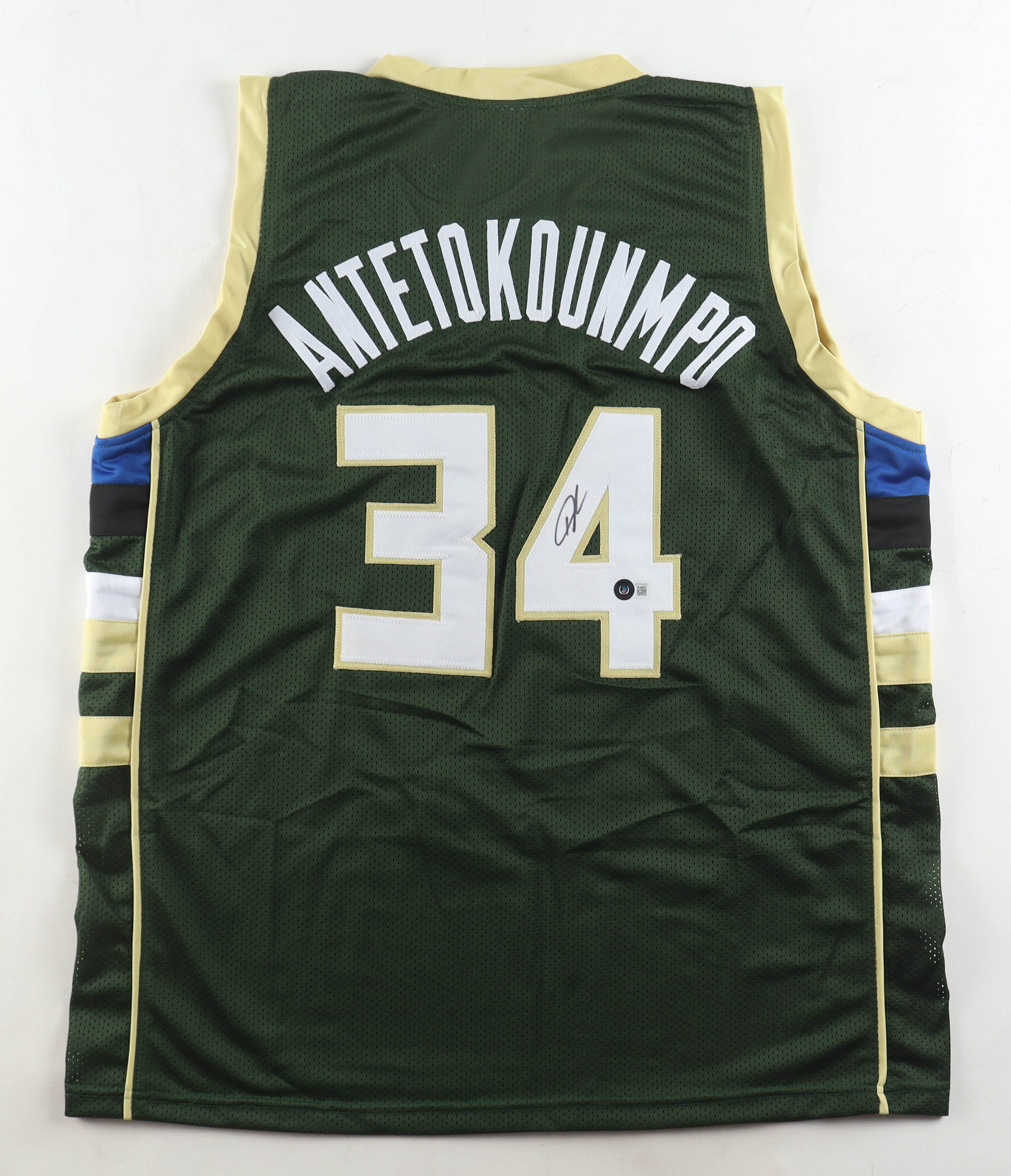 Giannis Antetokounmpo Signed Jersey (Beckett) at PristineAuction.com Giannis Antetokounmpo Signed Jersey (Beckett) at PristineAuction.com