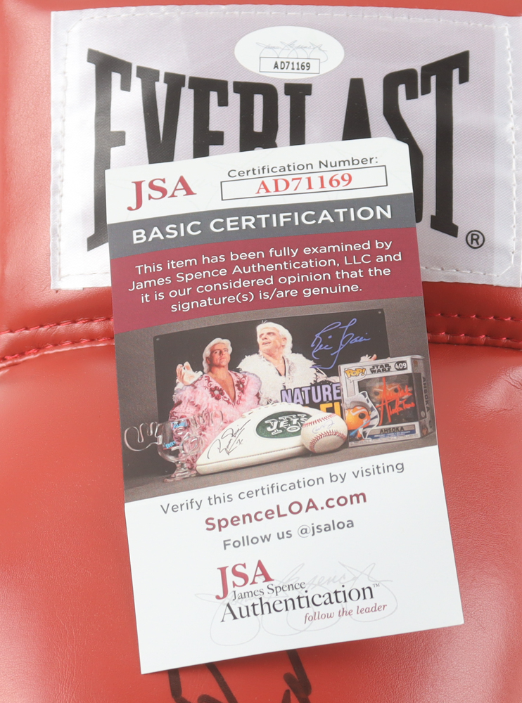 Roberto Duran Signed Everlast Boxing Glove (JSA) at PristineAuction.com Roberto Duran Signed Everlast Boxing Glove (JSA) at PristineAuction.com