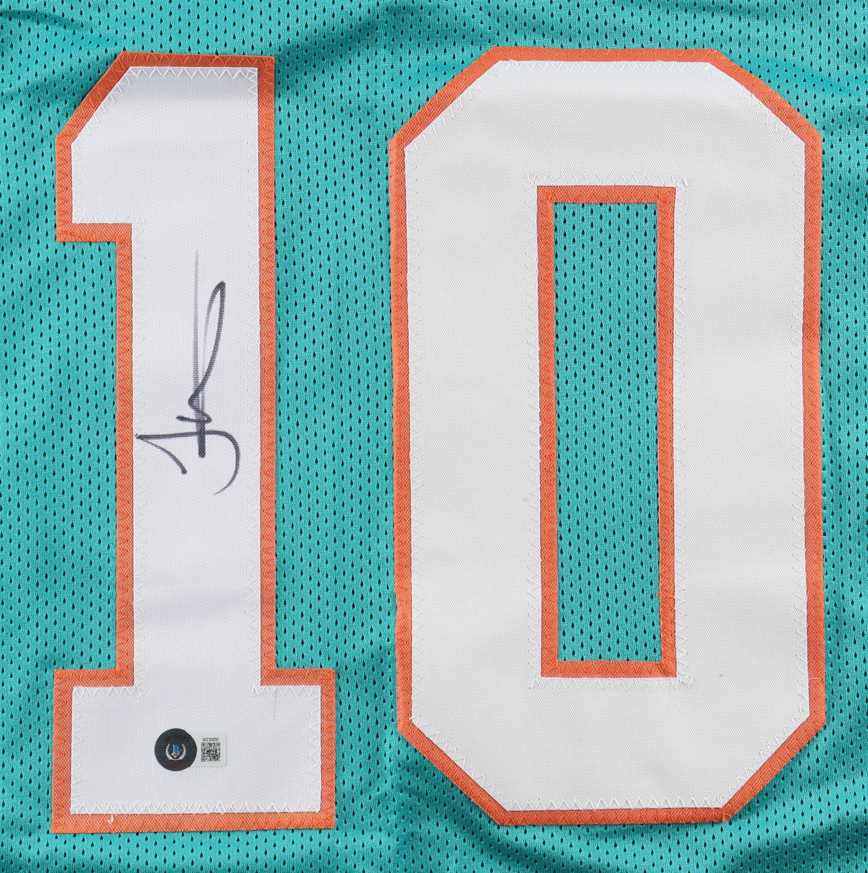 Tyreek Hill Signed Jersey (Beckett) at PristineAuction.com Tyreek Hill Signed Jersey (Beckett) at PristineAuction.com