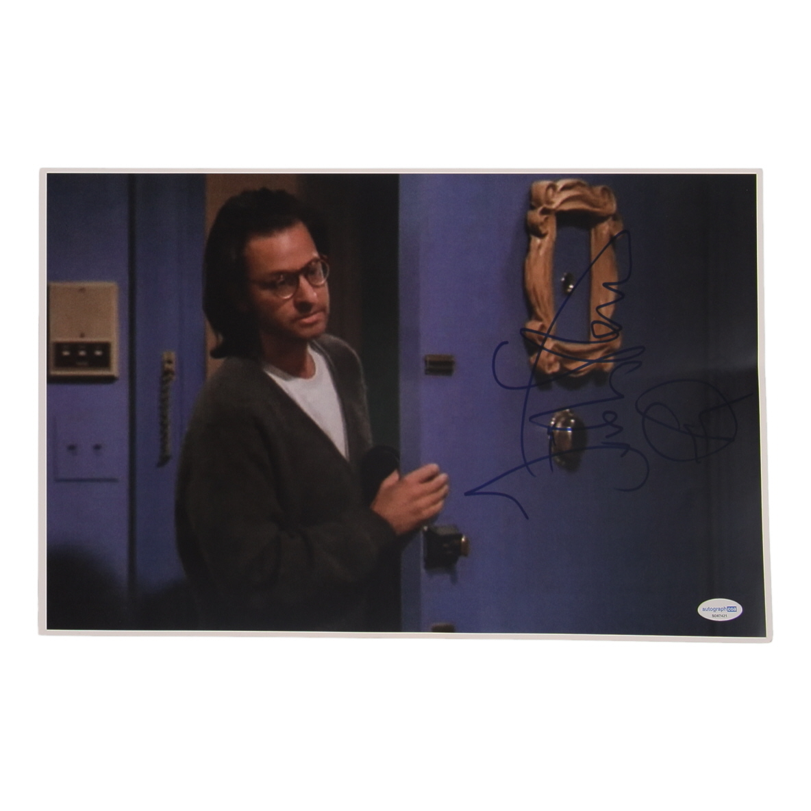 Fisher Stevens Signed "Friends" 11x17 Photo (ACOA) at PristineAuction.com Fisher Stevens Signed "Friends" 11x17 Photo (ACOA) at PristineAuction.com