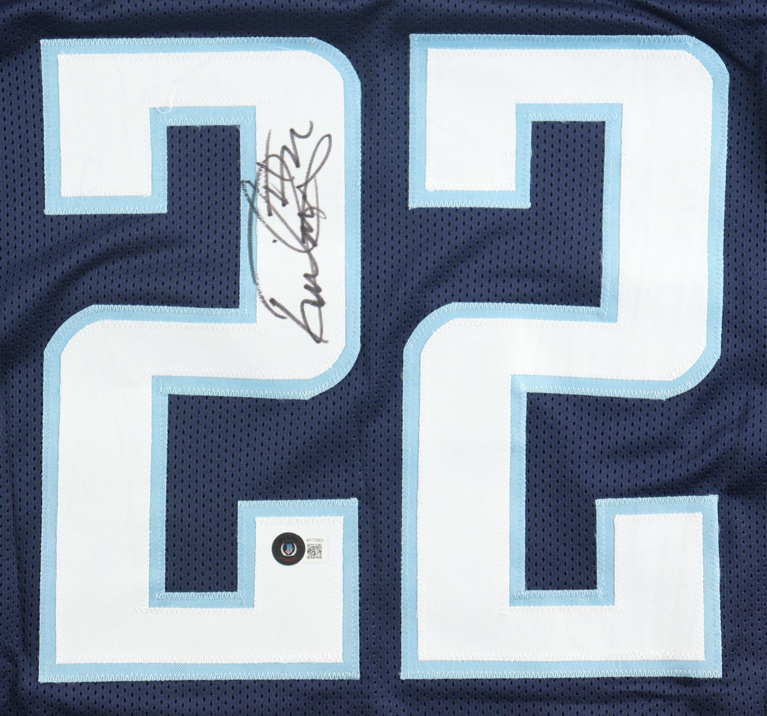 Derrick Henry Signed Jersey (Beckett) at PristineAuction.com Derrick Henry Signed Jersey (Beckett) at PristineAuction.com