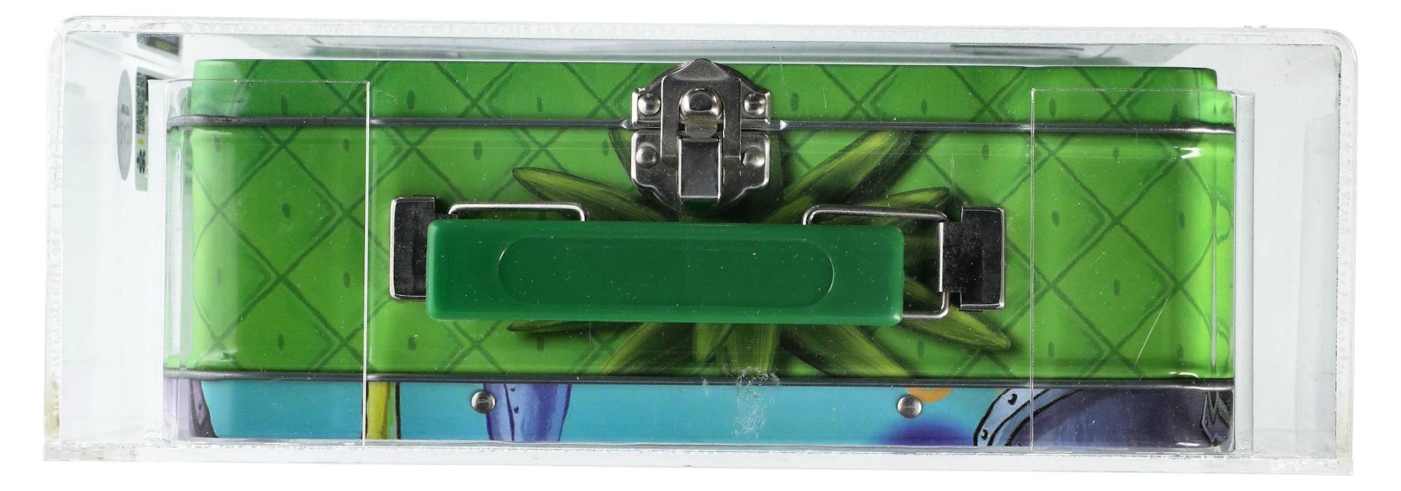 Tom Kenny Signed LE "SpongeBob SquarePants" Leonardo and Plankton Shredder Metal Lunchbox w/ Vinyl Figures #01 2014 Funko Pop! Vinyl Figure with Extensive Inscription (CAS 90+) at PristineAuction.com Tom Kenny Signed LE "SpongeBob SquarePants" Leonardo and Plankton Shredder Metal Lunchbox w/ Vinyl Figures #01 2014 Funko Pop! Vinyl Figure with Extensive Inscription (CAS 90+) at PristineAuction.com
