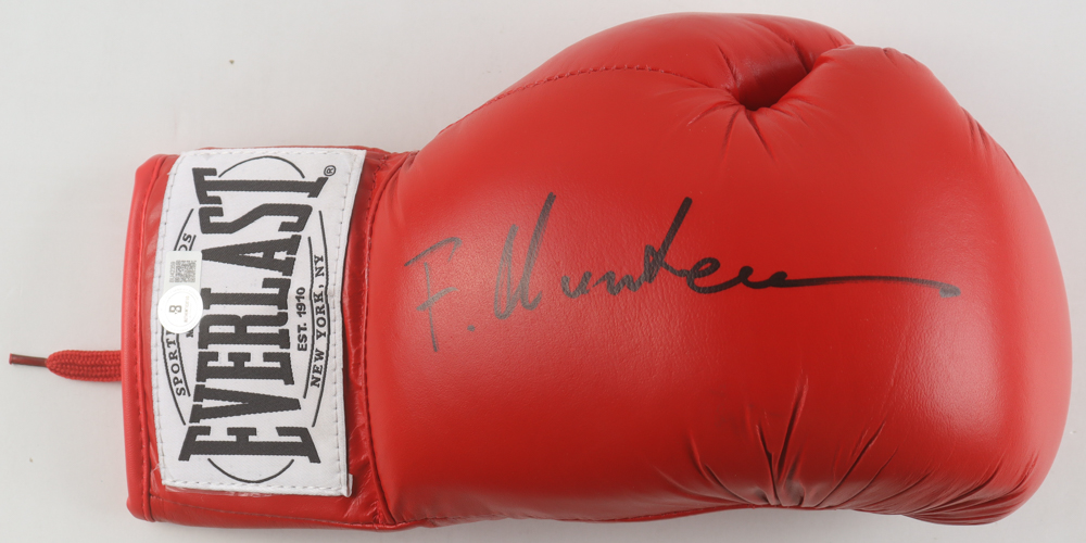 Florian Munteanu Signed Everlast Boxing Glove (Beckett) at PristineAuction.com Florian Munteanu Signed Everlast Boxing Glove (Beckett) at PristineAuction.com