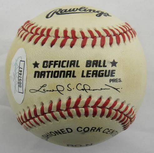 Greg Maddux Signed ONL Baseball (JSA) at PristineAuction.com Greg Maddux Signed ONL Baseball (JSA) at PristineAuction.com