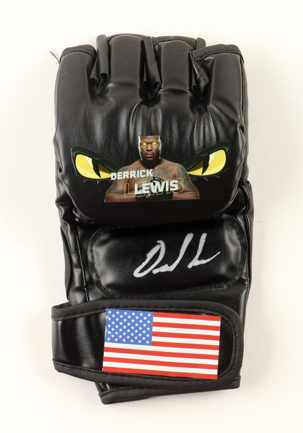 Derrick Lewis Signed Custom Glove (Beckett) at PristineAuction.com Derrick Lewis Signed Custom Glove (Beckett) at PristineAuction.com