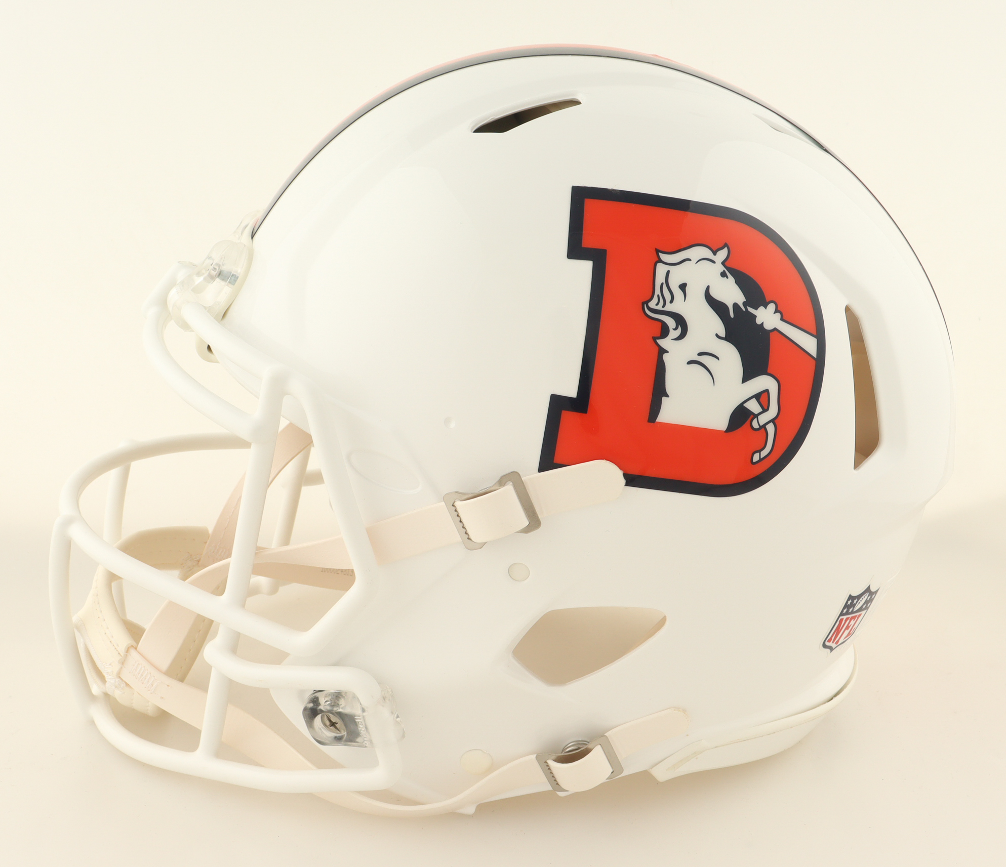 Javonte Williams Signed Broncos Full-Size Authentic On-Field Throwback Alternate Speed Helmet (Beckett) at PristineAuction.com Javonte Williams Signed Broncos Full-Size Authentic On-Field Throwback Alternate Speed Helmet (Beckett) at PristineAuction.com