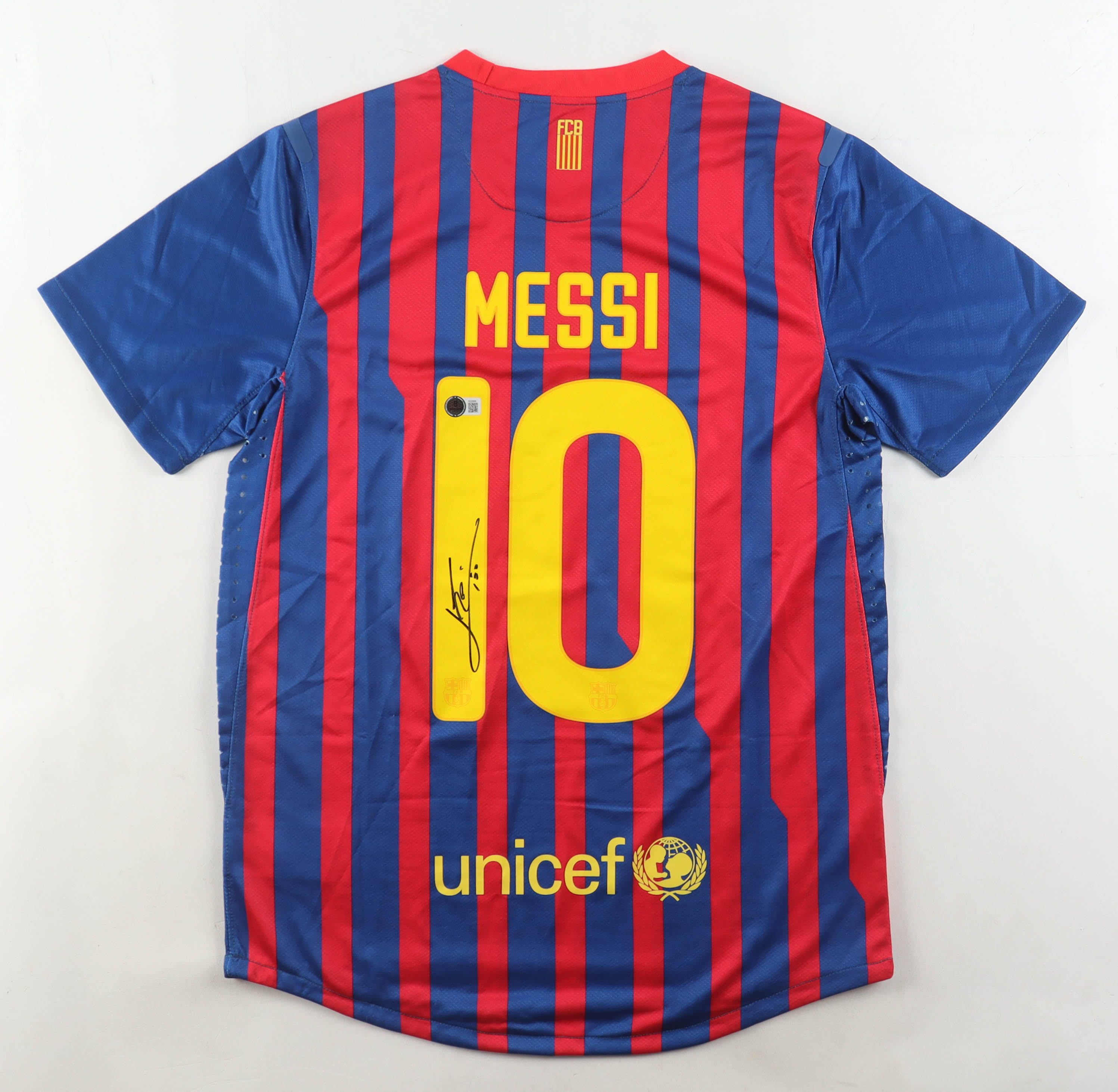 Lionel Messi Signed FC Barcelona Nike Authentic Jersey Inscribed "Leo" (Beckett) at PristineAuction.com Lionel Messi Signed FC Barcelona Nike Authentic Jersey Inscribed "Leo" (Beckett) at PristineAuction.com