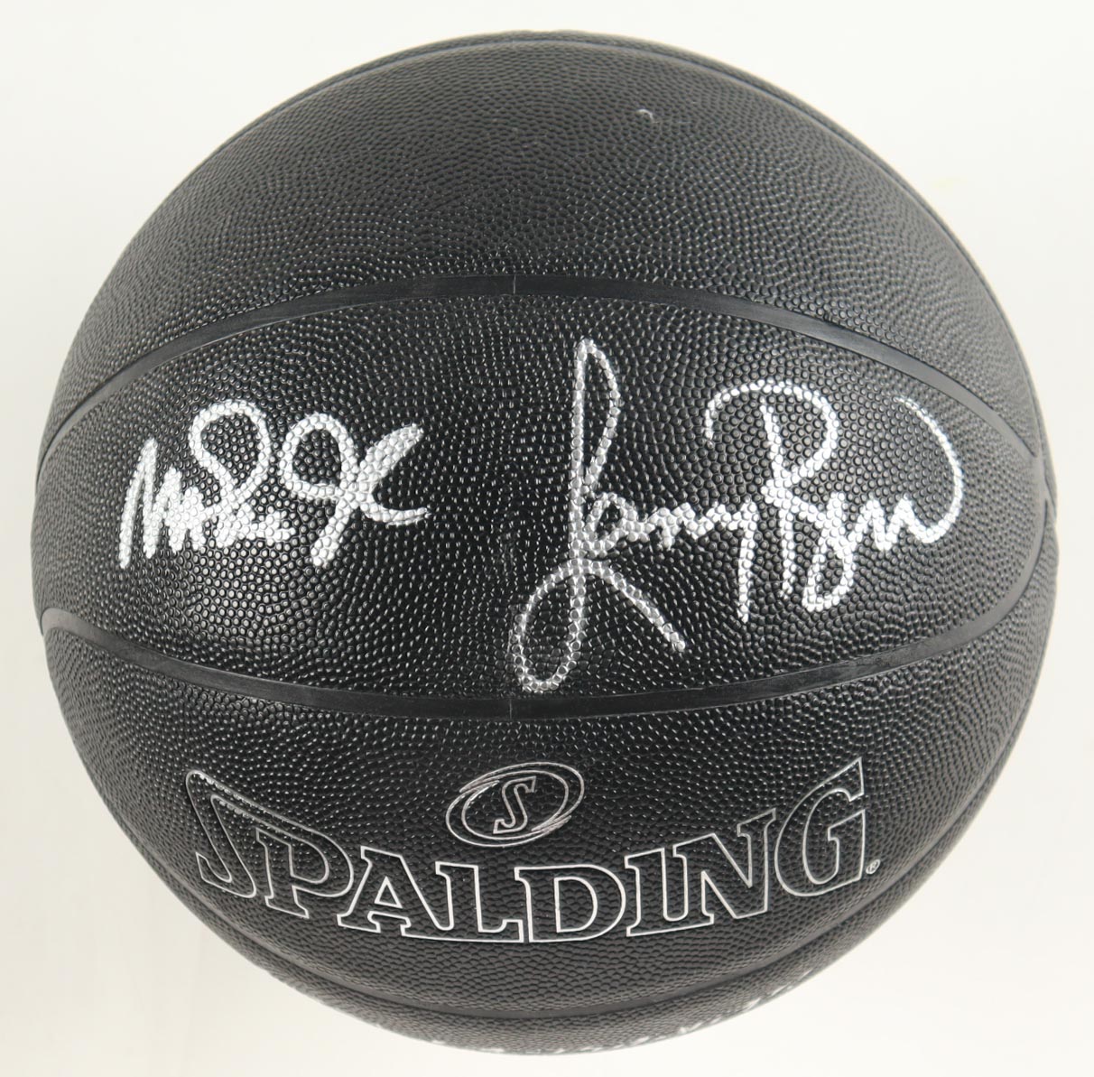 Magic Johnson & Larry Bird Signed NBA Black Edition Basketball with Display Case (PSA & Beckett) at PristineAuction.com Magic Johnson & Larry Bird Signed NBA Black Edition Basketball with Display Case (PSA & Beckett) at PristineAuction.com