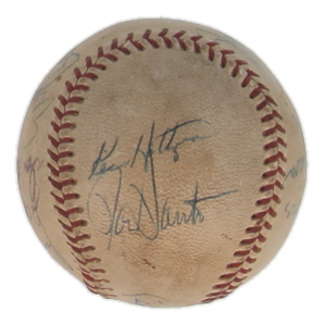 1971 Cubs Baseball Team-Signed by (16) with Leo Durocher, Ernie Banks, Ron Santo, Joe Pepitone (JSA) at PristineAuction.com 1971 Cubs Baseball Team-Signed by (16) with Leo Durocher, Ernie Banks, Ron Santo, Joe Pepitone (JSA) at PristineAuction.com