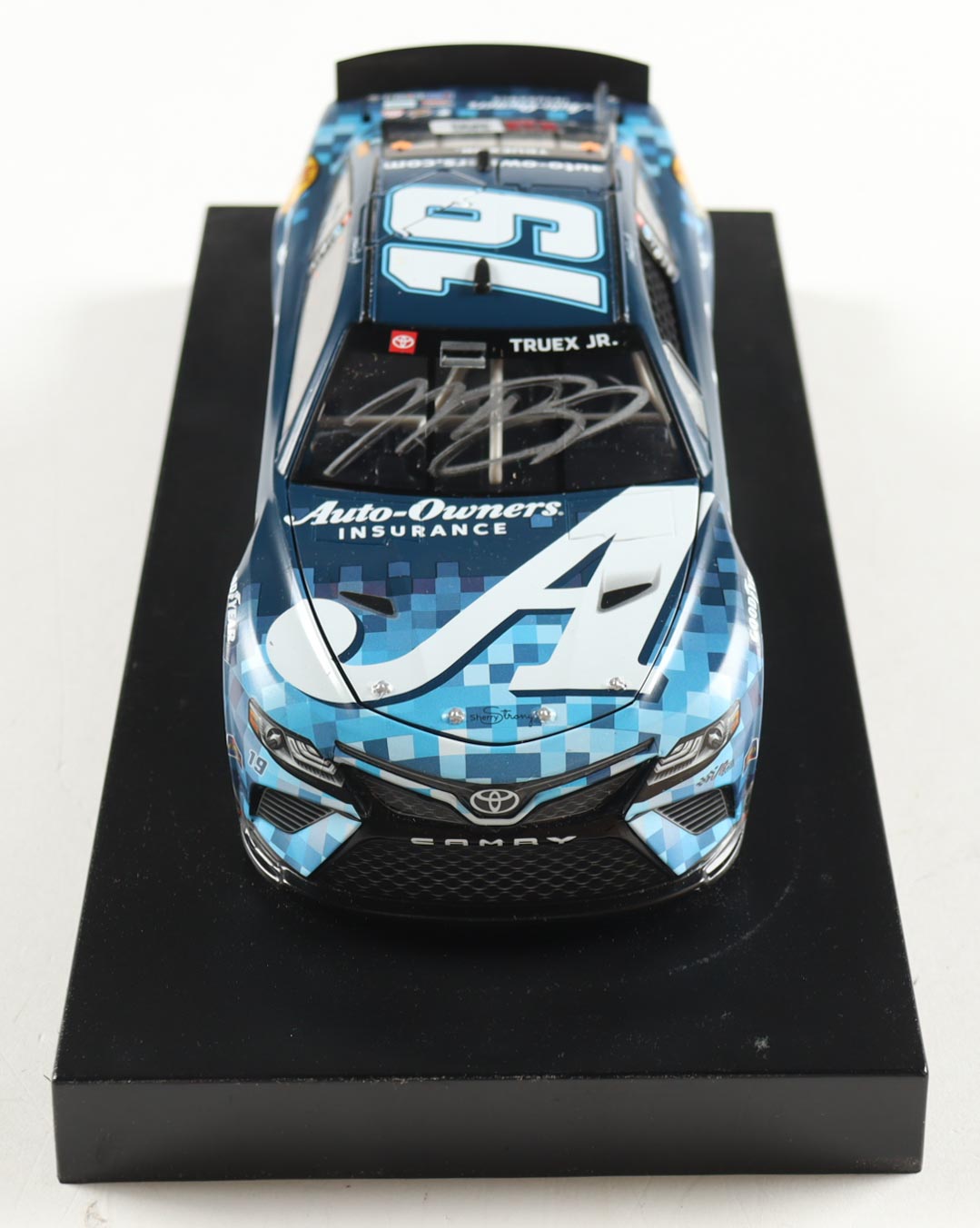 Martin Truex Jr. Signed 2022 #19 Auto-Owners Insurance 1:24 Diecast Car (PA) at PristineAuction.com Martin Truex Jr. Signed 2022 #19 Auto-Owners Insurance 1:24 Diecast Car (PA) at PristineAuction.com