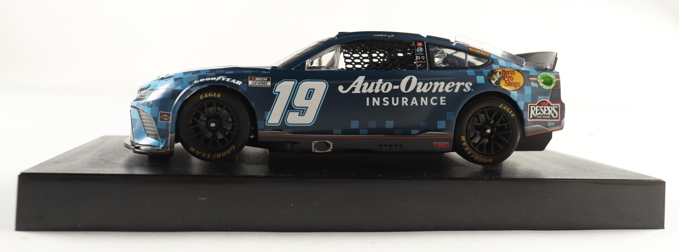 Martin Truex Jr. Signed 2022 #19 Auto-Owners Insurance 1:24 Diecast Car (PA) at PristineAuction.com Martin Truex Jr. Signed 2022 #19 Auto-Owners Insurance 1:24 Diecast Car (PA) at PristineAuction.com