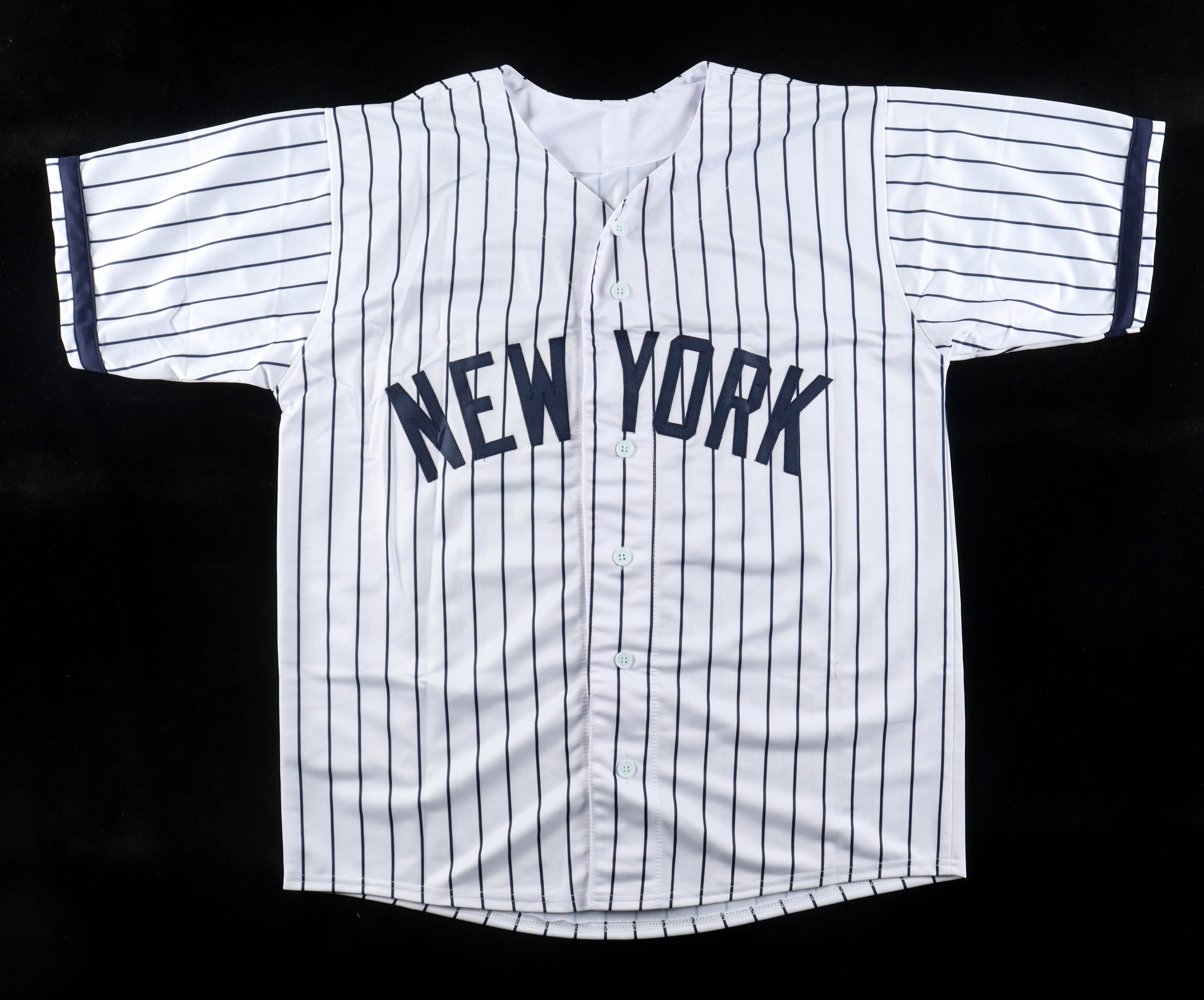 Mariano Rivera Signed Jersey (Beckett) at PristineAuction.com Mariano Rivera Signed Jersey (Beckett) at PristineAuction.com