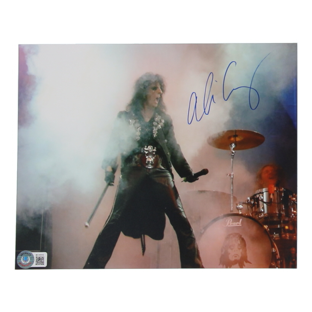 Alice Cooper Signed 8x10 Photo (Beckett) at PristineAuction.com Alice Cooper Signed 8x10 Photo (Beckett) at PristineAuction.com