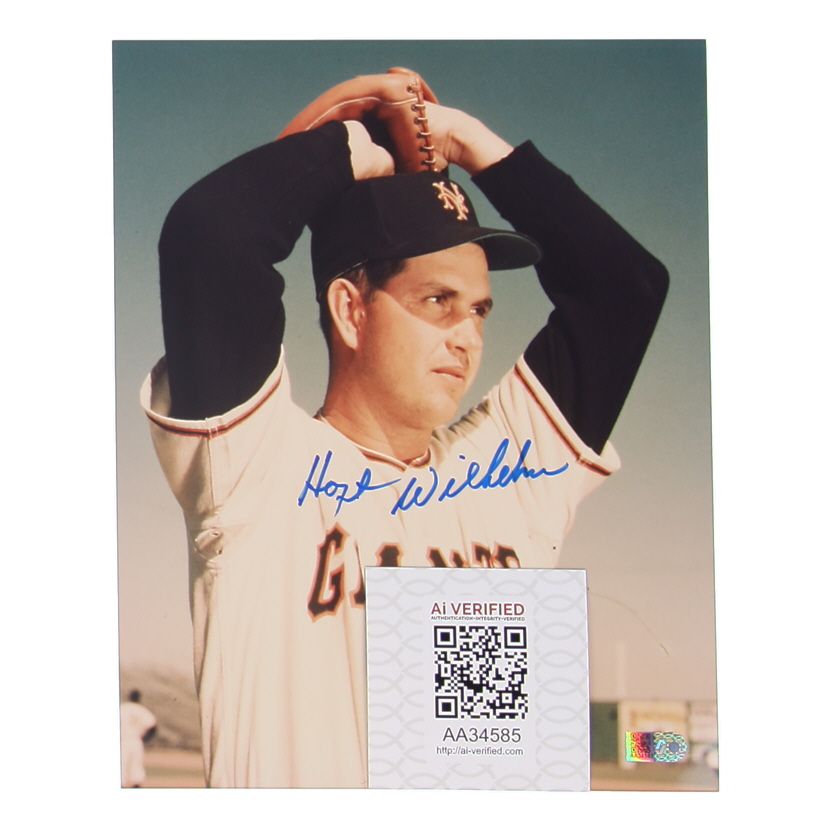 Hoyt Wilhelm Signed Giants 8x10 Photo (AIV) at PristineAuction.com Hoyt Wilhelm Signed Giants 8x10 Photo (AIV) at PristineAuction.com