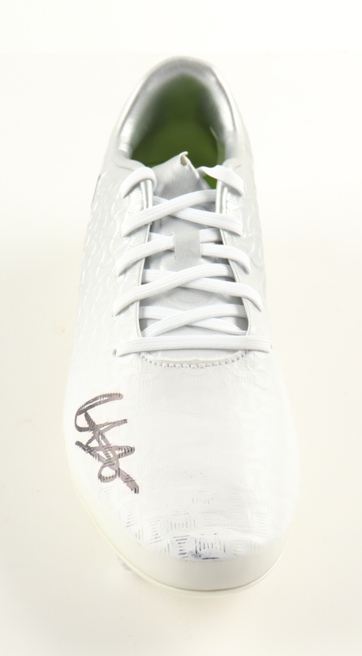 Trent Alexander-Arnold Signed Under Armour Soccer Cleat (Beckett) at PristineAuction.com Trent Alexander-Arnold Signed Under Armour Soccer Cleat (Beckett) at PristineAuction.com