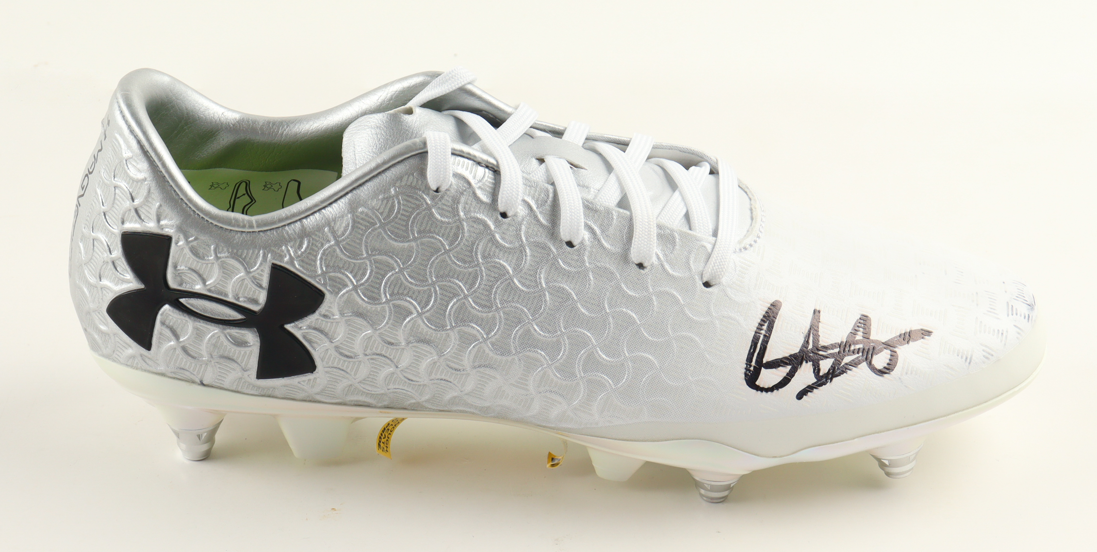Trent Alexander-Arnold Signed Under Armour Soccer Cleat (Beckett) at PristineAuction.com Trent Alexander-Arnold Signed Under Armour Soccer Cleat (Beckett) at PristineAuction.com