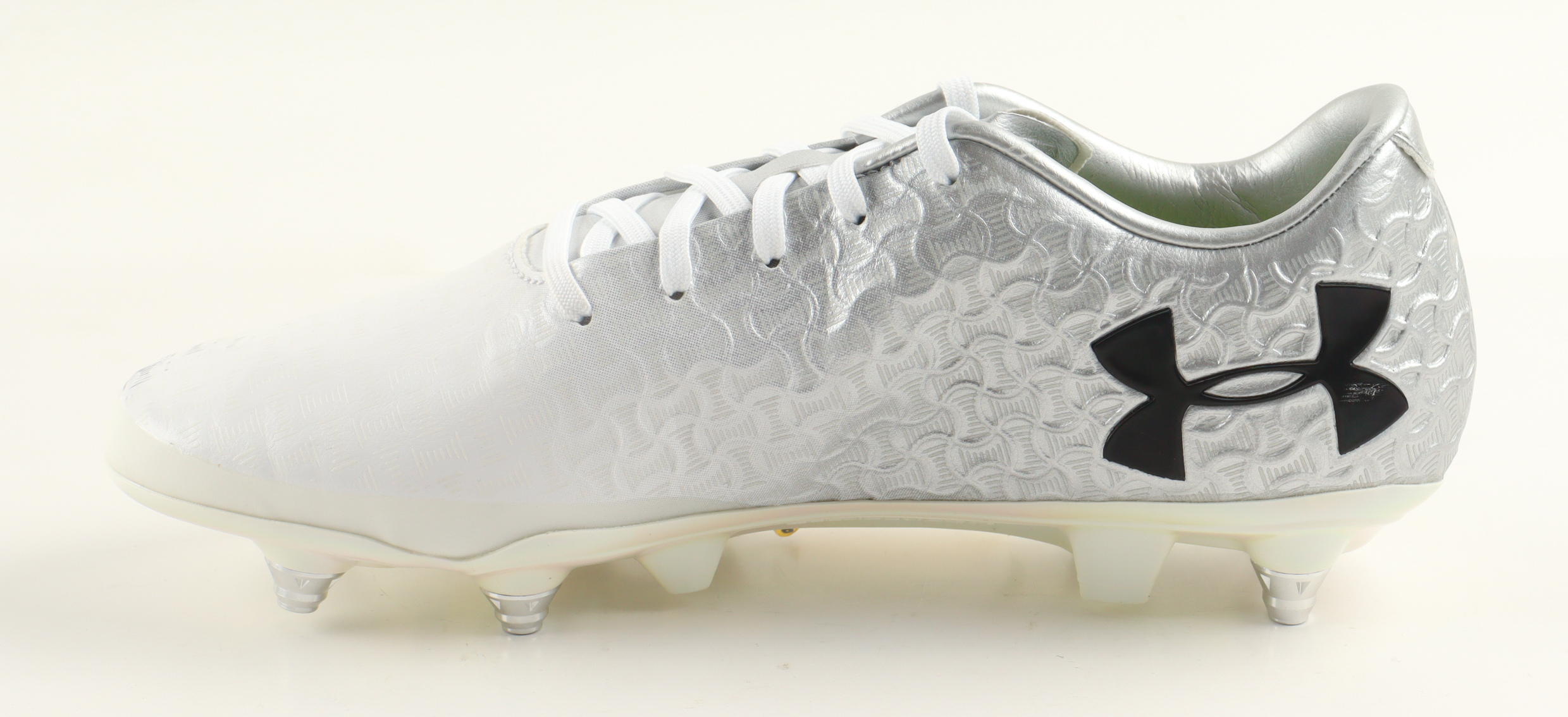 Trent Alexander-Arnold Signed Under Armour Soccer Cleat (Beckett) at PristineAuction.com Trent Alexander-Arnold Signed Under Armour Soccer Cleat (Beckett) at PristineAuction.com