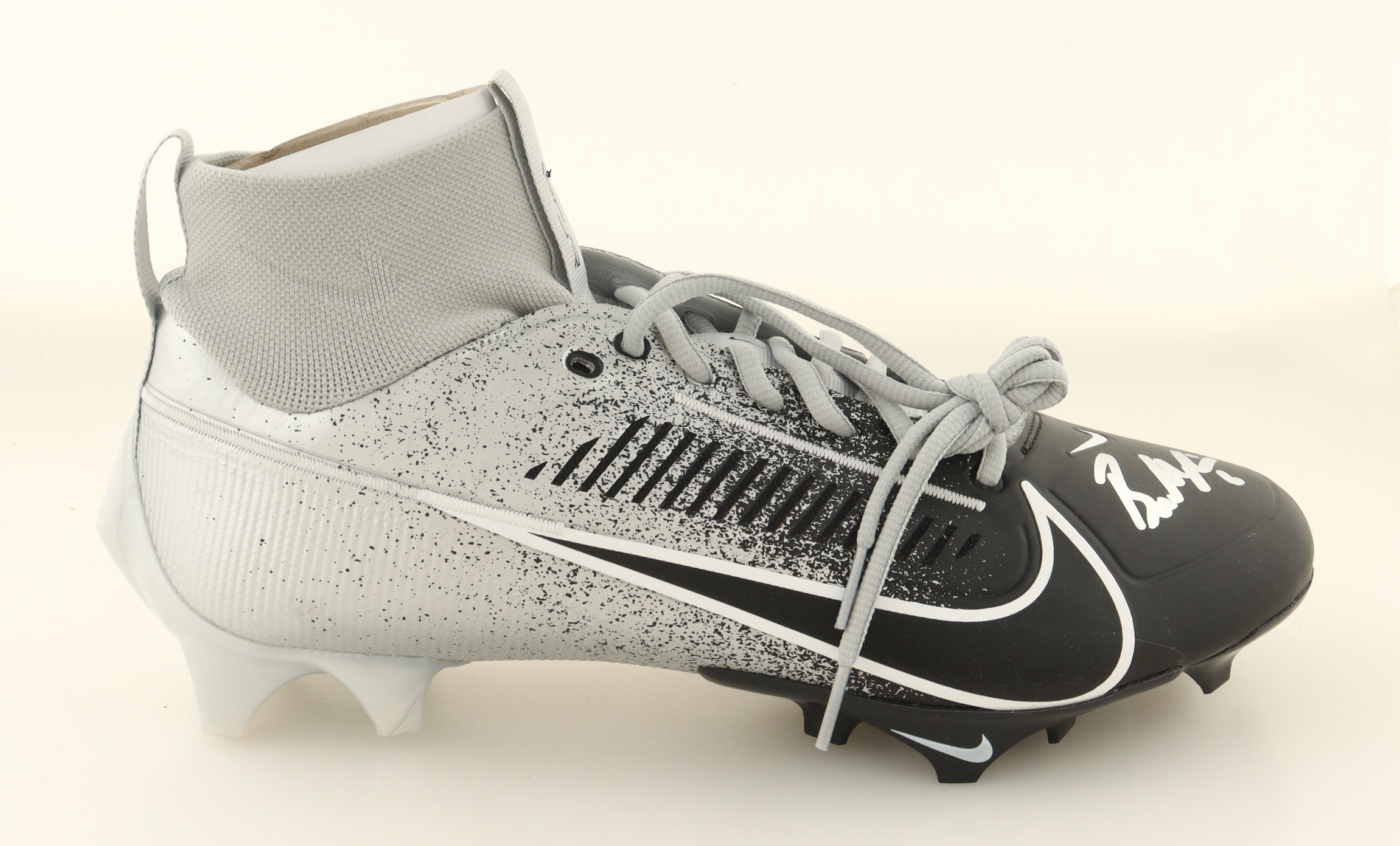 Baker Mayfield Signed Nike Football Cleat (Beckett) at PristineAuction.com Baker Mayfield Signed Nike Football Cleat (Beckett) at PristineAuction.com