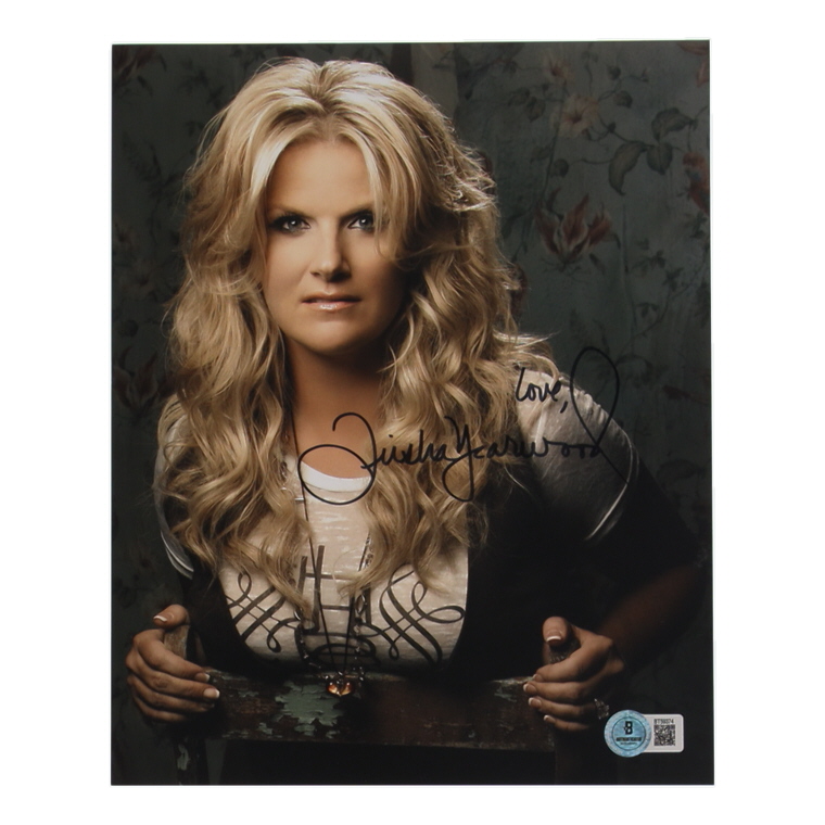 Trisha Yearwood Signed 8x10 Photo Inscribed "Love" (Beckett) at PristineAuction.com Trisha Yearwood Signed 8x10 Photo Inscribed "Love" (Beckett) at PristineAuction.com