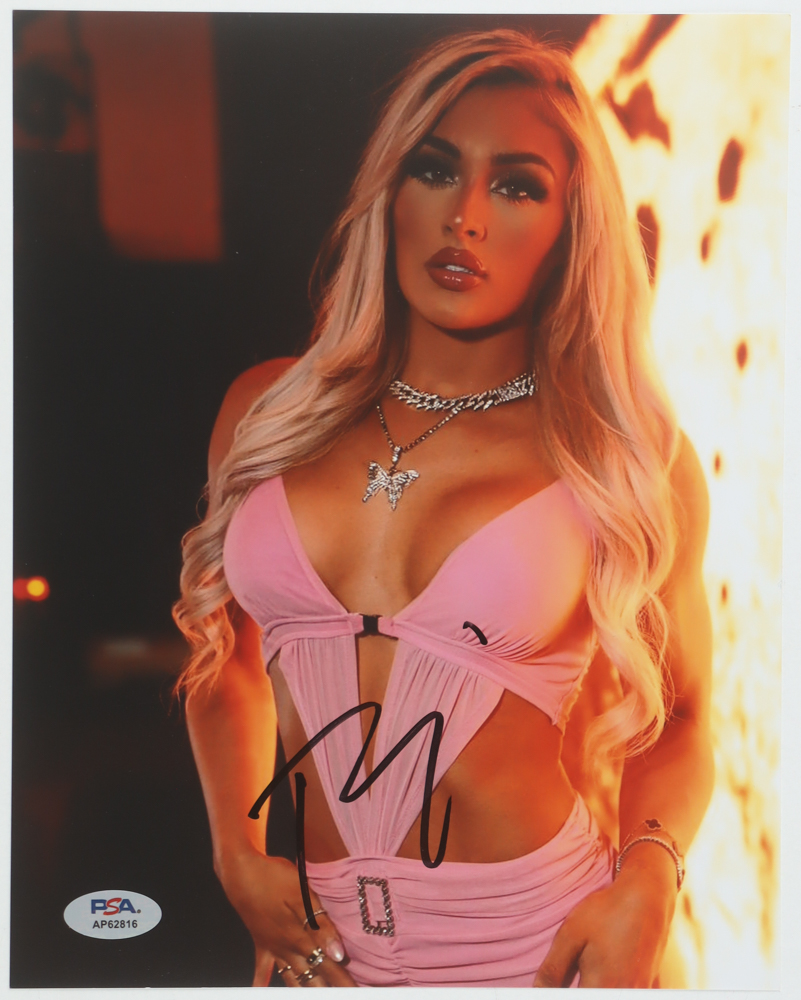 Tiffany Stratton Signed WWE 8x10 Photo (PSA) at PristineAuction.com Tiffany Stratton Signed WWE 8x10 Photo (PSA) at PristineAuction.com