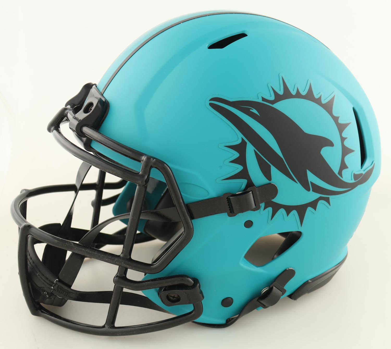 Tyreek Hill Signed Dolphins Full-Size Authentic On-Field Rave Alternate Speed Helmet with Visor (Beckett) at PristineAuction.com Tyreek Hill Signed Dolphins Full-Size Authentic On-Field Rave Alternate Speed Helmet with Visor (Beckett) at PristineAuction.com