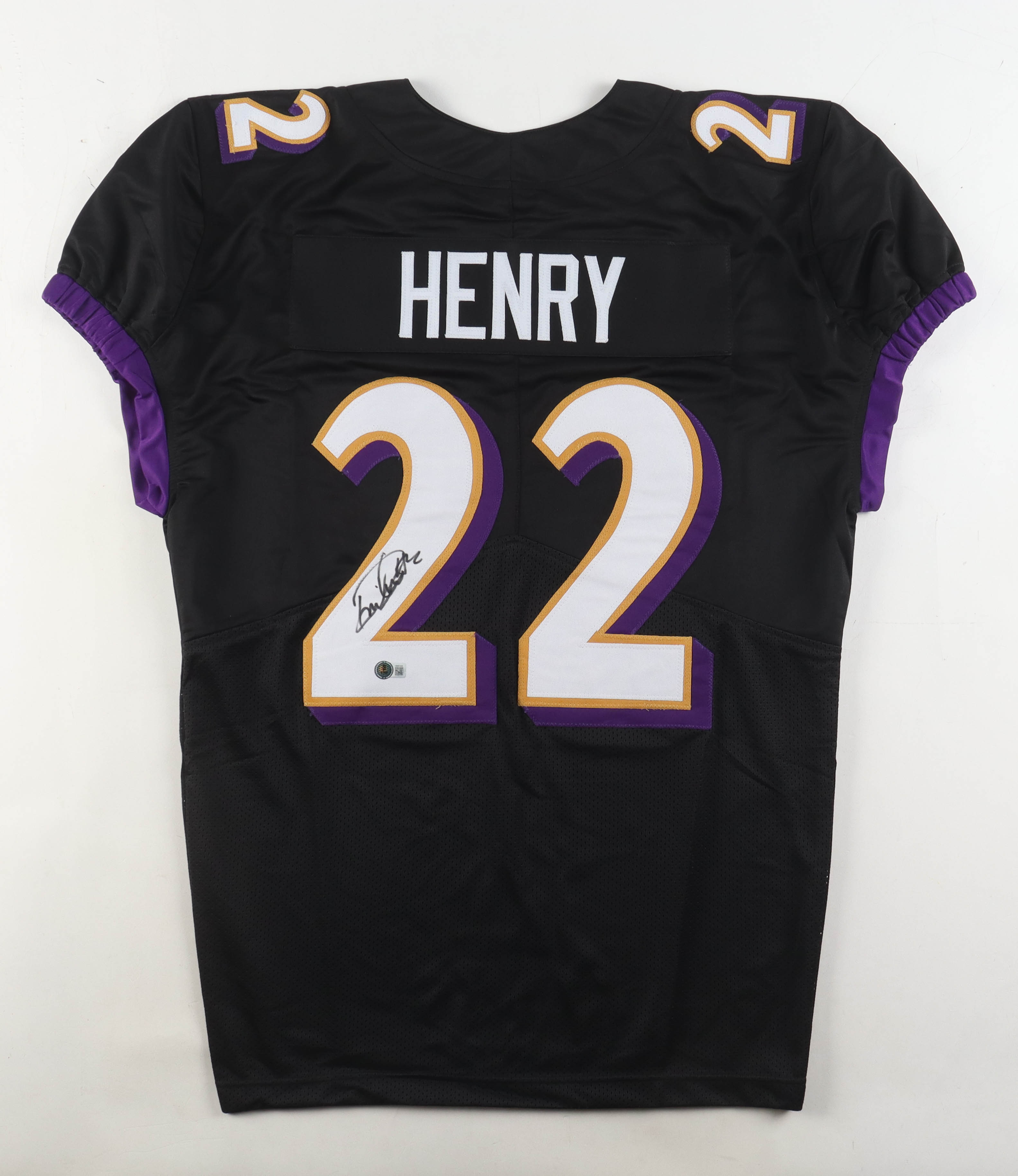 Derrick Henry Signed Jersey (Beckett) at PristineAuction.com Derrick Henry Signed Jersey (Beckett) at PristineAuction.com