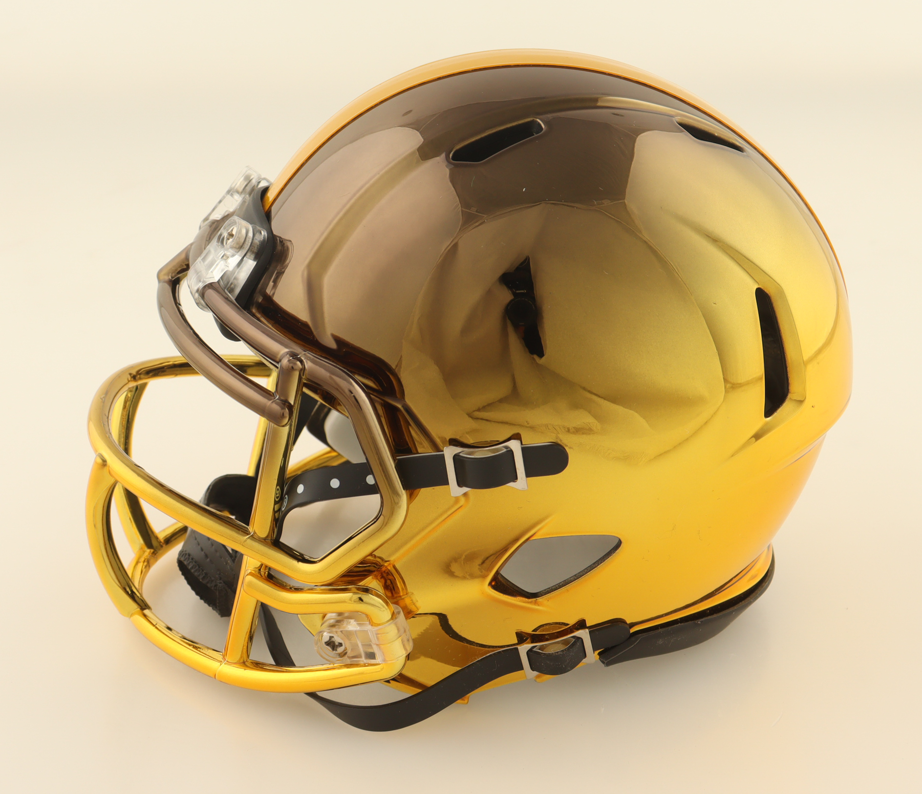 Le'Veon Bell Signed Steelers Custom Chrome Alternate Speed Mini Helmet Inscribed "3x Pro Bowl" (Beckett) at PristineAuction.com Le'Veon Bell Signed Steelers Custom Chrome Alternate Speed Mini Helmet Inscribed "3x Pro Bowl" (Beckett) at PristineAuction.com