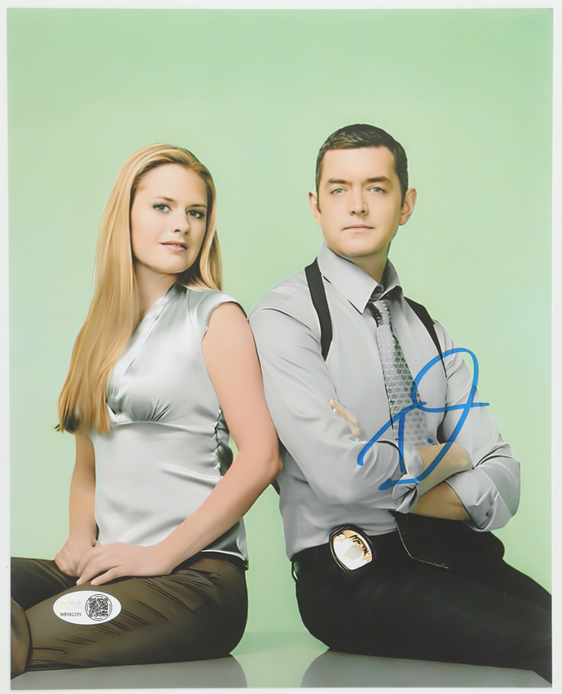Timothy Omundson Signed "Psych" 8x10 Photo (JSA) at PristineAuction.com Timothy Omundson Signed "Psych" 8x10 Photo (JSA) at PristineAuction.com