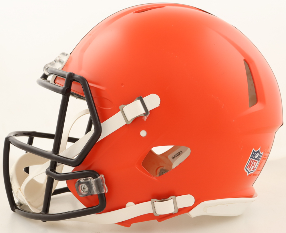 Nick Chubb Signed Browns Full-Size Authentic On-Field Speed Helmet (Beckett) at PristineAuction.com Nick Chubb Signed Browns Full-Size Authentic On-Field Speed Helmet (Beckett) at PristineAuction.com