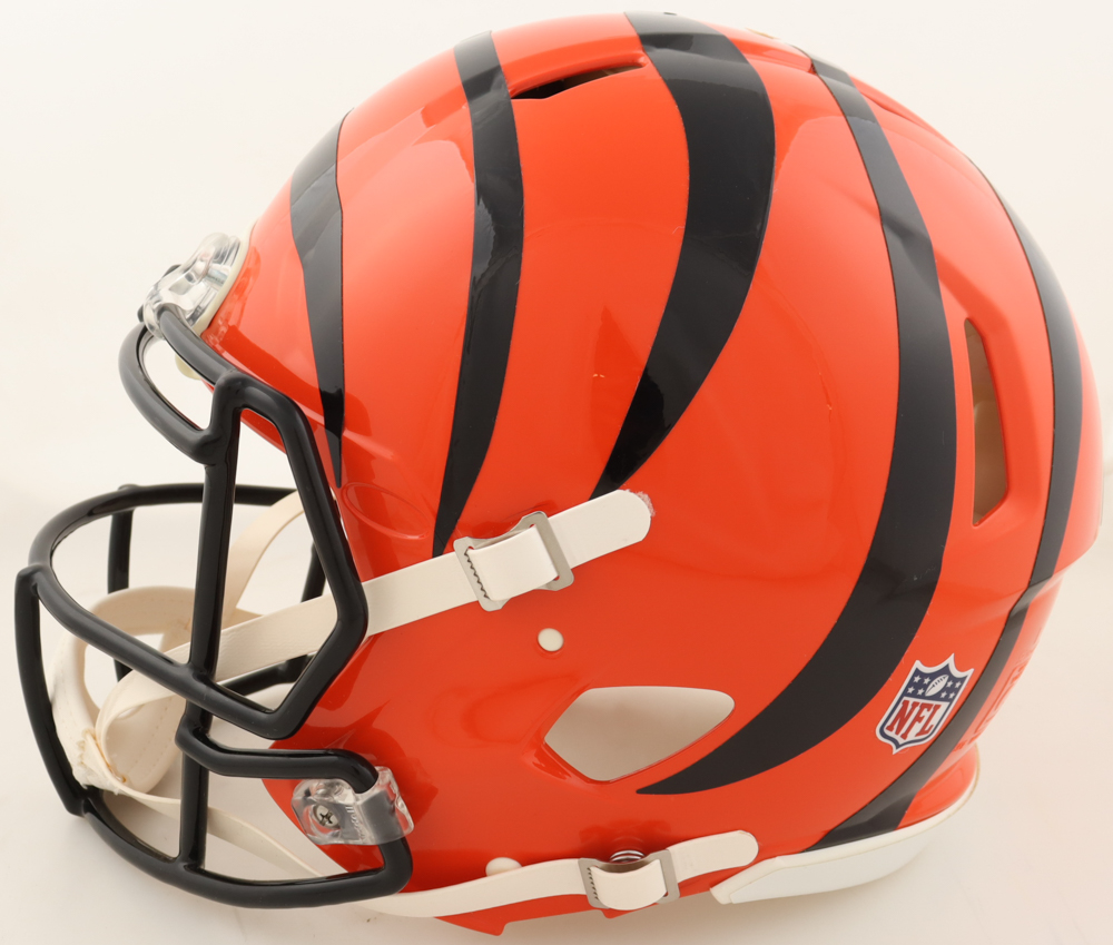 A.J. Green Signed Bengals Full-Size Authentic On-Field Speed Helmet Inscribed "Welcome to the Jungle" (Beckett) at PristineAuction.com A.J. Green Signed Bengals Full-Size Authentic On-Field Speed Helmet Inscribed "Welcome to the Jungle" (Beckett) at PristineAuction.com