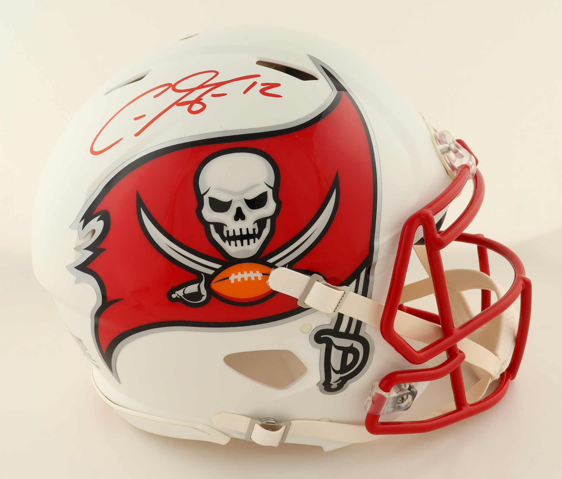 Chris Godwin Signed Buccaneers Full-Size Authentic On-Field Flat White Alternate Speed Helmet (JSA) at PristineAuction.com Chris Godwin Signed Buccaneers Full-Size Authentic On-Field Flat White Alternate Speed Helmet (JSA) at PristineAuction.com