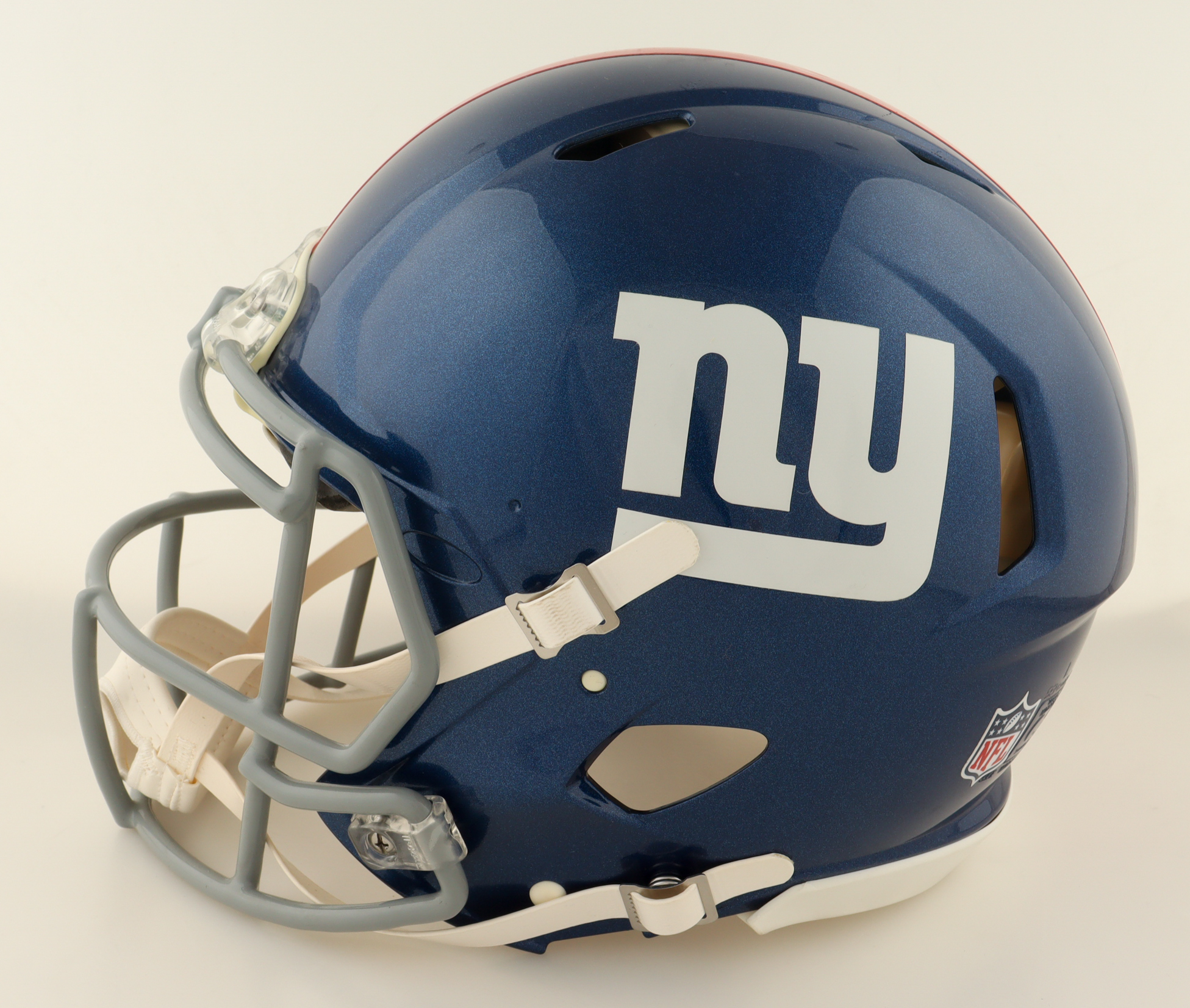 Daniel Jones Signed Giants Full-Size Authentic On-Field Speed Helmet (Beckett) at PristineAuction.com Daniel Jones Signed Giants Full-Size Authentic On-Field Speed Helmet (Beckett) at PristineAuction.com