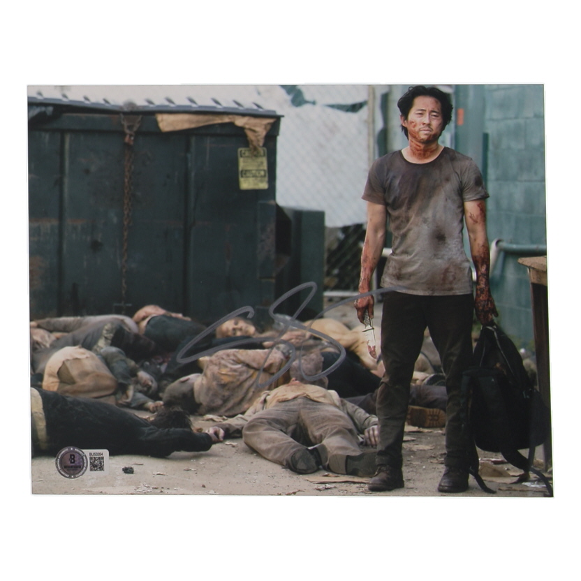 Steven Yeun Signed "The Walking Dead" 8x10 Photo (Beckett) at PristineAuction.com Steven Yeun Signed "The Walking Dead" 8x10 Photo (Beckett) at PristineAuction.com