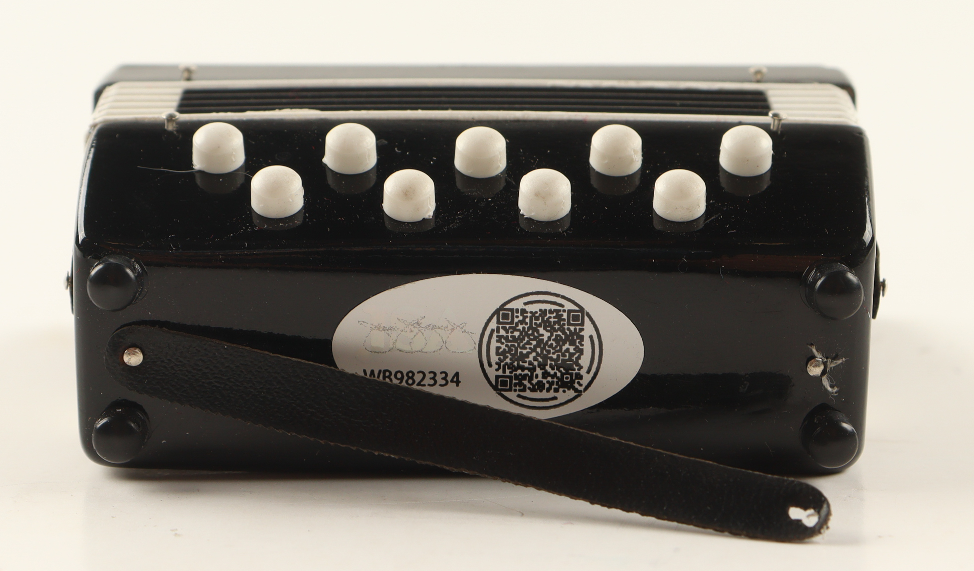 Weird Al Yankovic Signed Mini Accordion Figurine (JSA) at PristineAuction.com Weird Al Yankovic Signed Mini Accordion Figurine (JSA) at PristineAuction.com