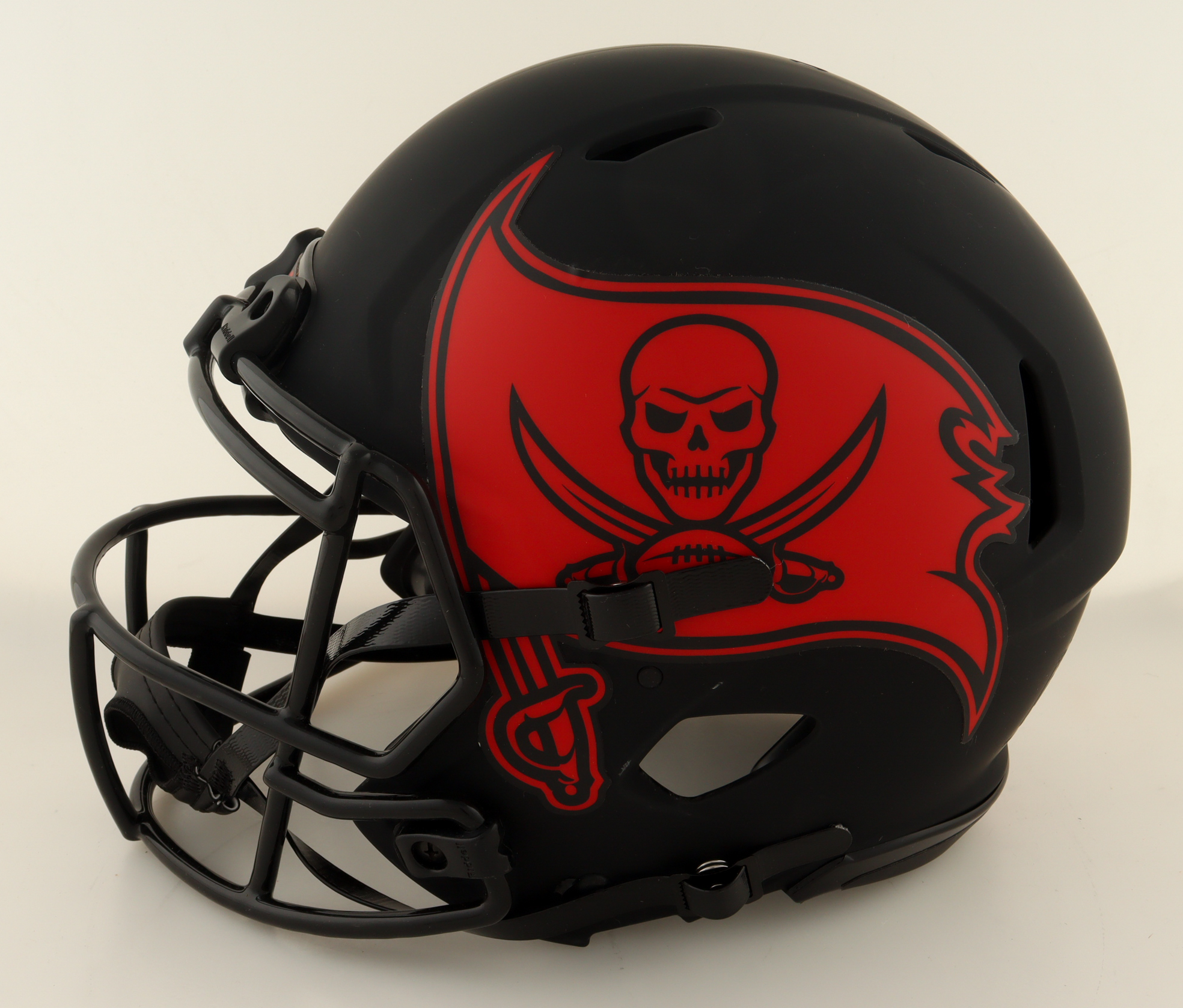 Chris Godwin Signed Buccaneers Full-Size Authentic On-Field Eclipse Alternate Speed Helmet (Beckett) at PristineAuction.com Chris Godwin Signed Buccaneers Full-Size Authentic On-Field Eclipse Alternate Speed Helmet (Beckett) at PristineAuction.com