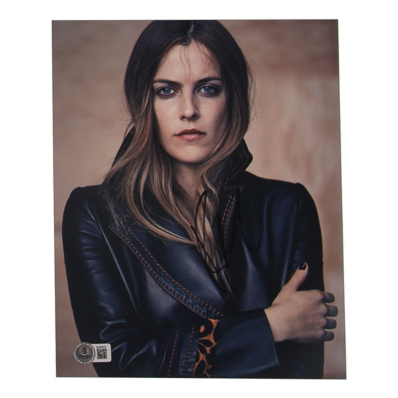 Riley Keough Signed 8x10 Photo (Beckett) at PristineAuction.com Riley Keough Signed 8x10 Photo (Beckett) at PristineAuction.com