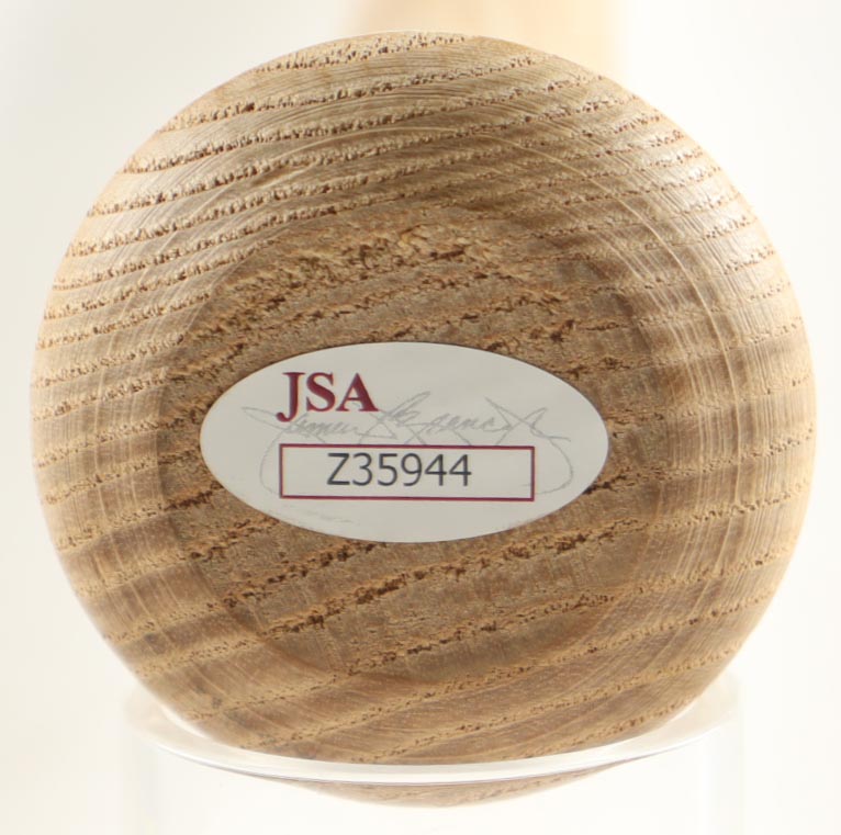 Hank Aaron Signed Adirondack Professional Model Baseball Bat (JSA) at PristineAuction.com Hank Aaron Signed Adirondack Professional Model Baseball Bat (JSA) at PristineAuction.com