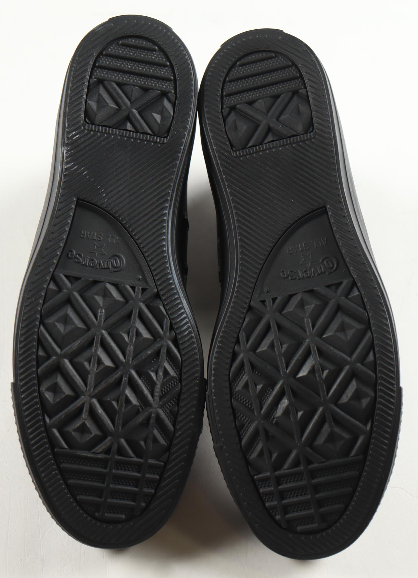 Magic Johnson & Larry Bird Signed Set of (2) Converse All-Star Basketball Shoes (PSA & Beckett) at PristineAuction.com Magic Johnson & Larry Bird Signed Set of (2) Converse All-Star Basketball Shoes (PSA & Beckett) at PristineAuction.com