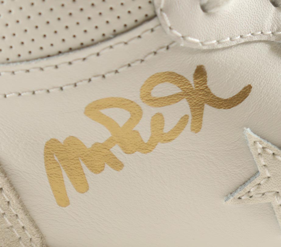Magic Johnson & Larry Bird Signed Pair of (2) Converse All Star White Leather Basketball Shoes with Display Case (Beckett & PSA) at PristineAuction.com Magic Johnson & Larry Bird Signed Pair of (2) Converse All Star White Leather Basketball Shoes with Display Case (Beckett & PSA) at PristineAuction.com