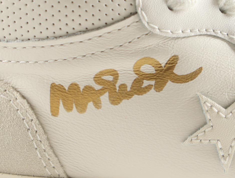 Magic Johnson & Larry Bird Signed Pair of (2) Converse All Star White Leather Basketball Shoes with Display Case (Beckett & PSA) at PristineAuction.com Magic Johnson & Larry Bird Signed Pair of (2) Converse All Star White Leather Basketball Shoes with Display Case (Beckett & PSA) at PristineAuction.com