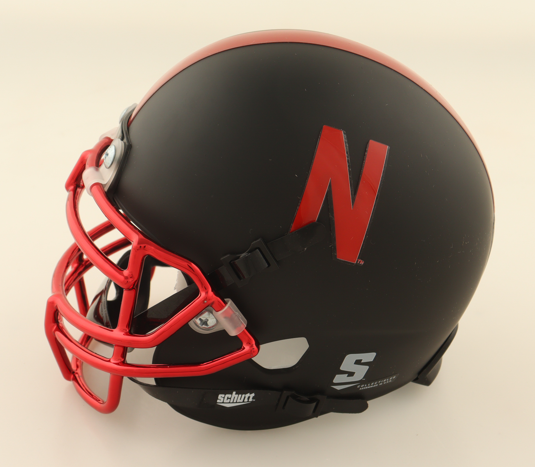 Ndamukong Suh Signed Mini Helmet (Beckett) at PristineAuction.com Ndamukong Suh Signed Mini Helmet (Beckett) at PristineAuction.com